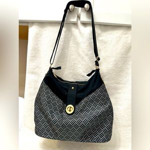 Baggallini Crossbody with 2 small pouches NWOT